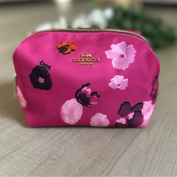 Coach Handbags - COACH C5582 Small Boxy Cosmetic Halftone Floral Print Zipper Makeup Bag Case